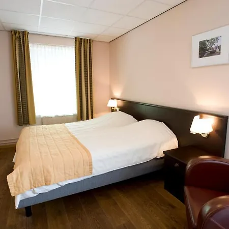 Jo Den Bosch 3*